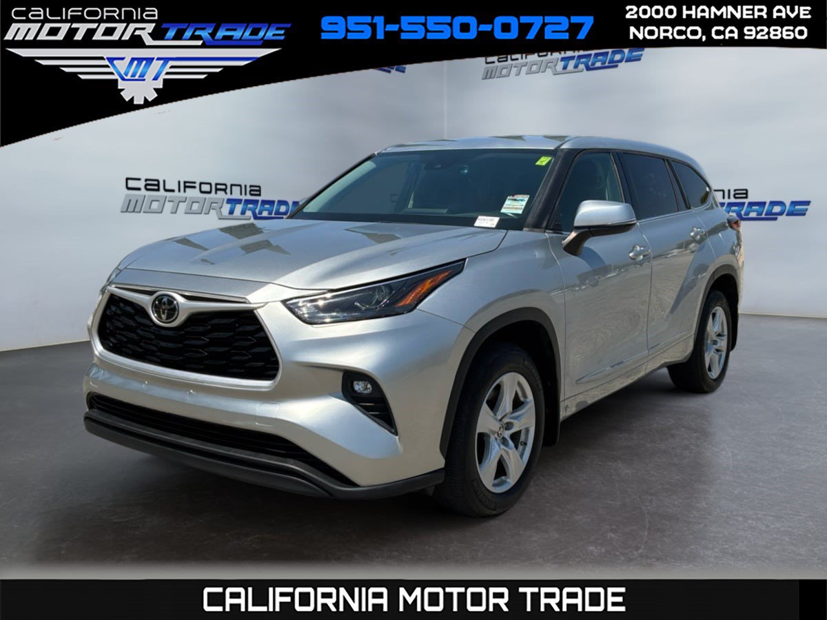 Used 2022 Toyota Highlander LE AWD/4WD image 1