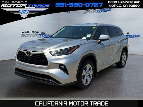 Used 2022 Toyota Highlander LE AWD/4WD image 1
