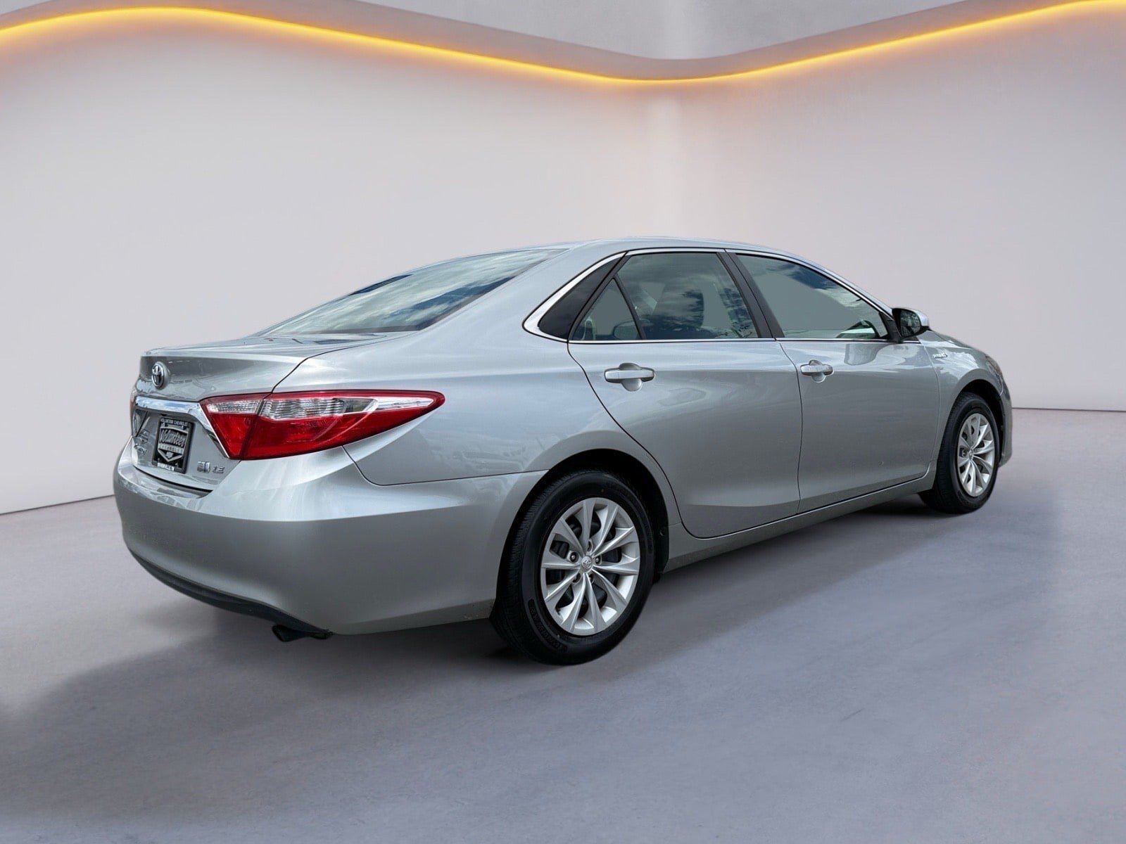 Used 2017 Toyota Camry LE FWD image 3