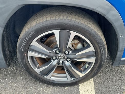 Used 2022 Lexus UX 200 w/ Accessory Package (Z2) FWD image 8