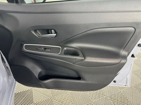 Used 2025 Nissan Versa SR w/ Trunk Package image 28