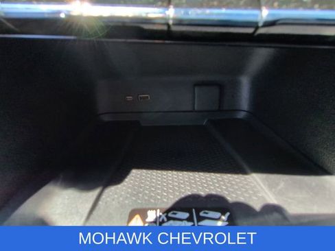Used 2024 Chevrolet Traverse RS AWD/4WD image 37