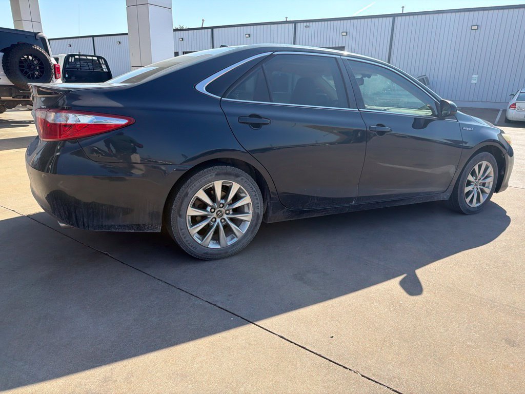 Used 2015 Toyota Camry XLE w/ Moonroof Package FWD image 3
