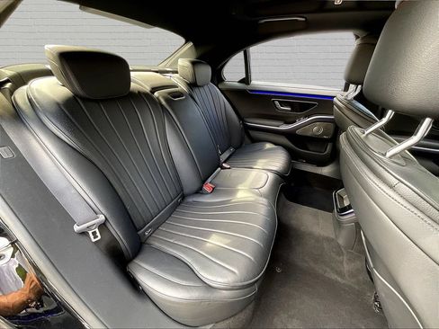 Used 2022 Mercedes-Benz S 500 4MATIC w/ AMG Line Package image 21