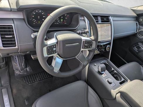 New 2025 Land Rover Discovery Dynamic SE AWD/4WD image 3