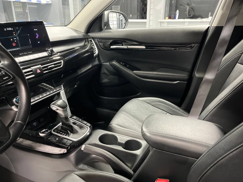 Used 2023 Kia Seltos EX AWD/4WD image 17