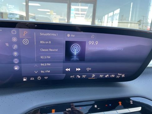Used 2025 Buick Enclave Avenir w/ Super Cruise Package AWD/4WD image 22