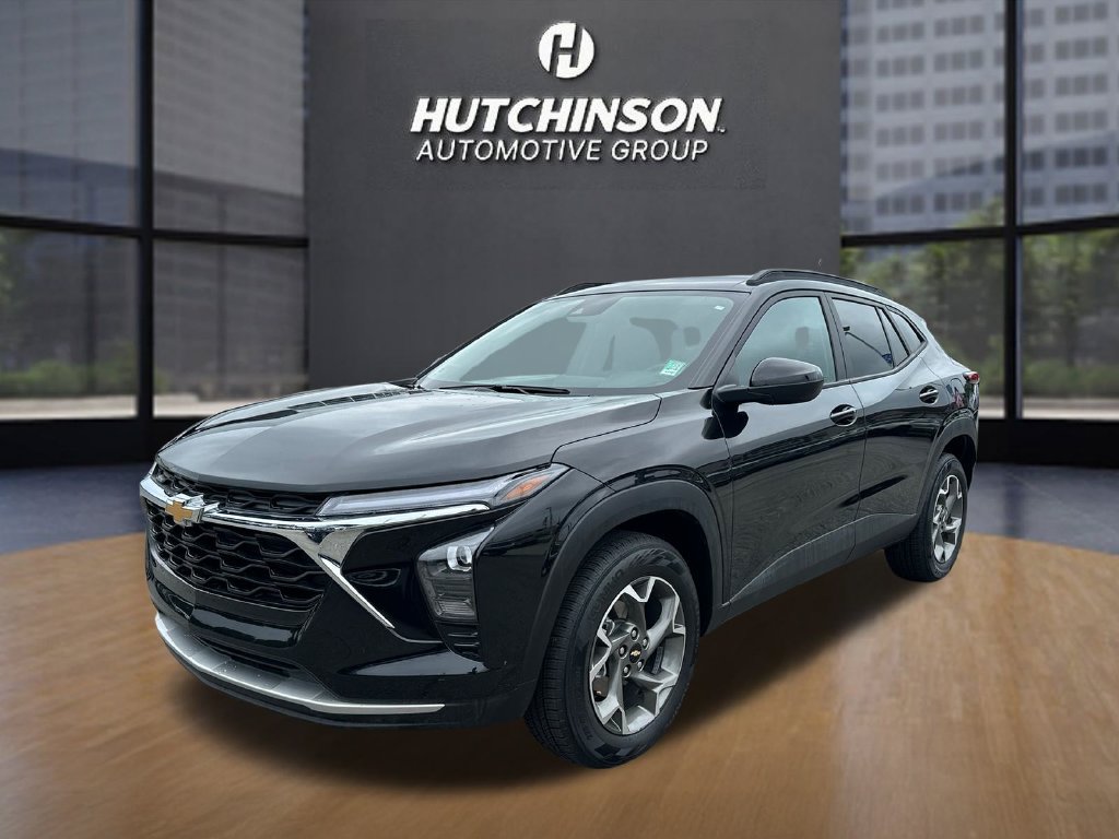 Used 2025 Chevrolet Trax LT w/ LT Convenience Package FWD image 3