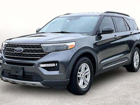 Used 2020 Ford Explorer XLT w/ Equipment Group 202A image 10