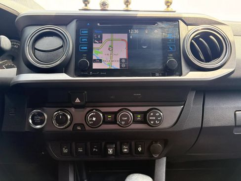 Used 2019 Toyota Tacoma TRD Off-Road w/ Technology Package AWD/4WD image 19