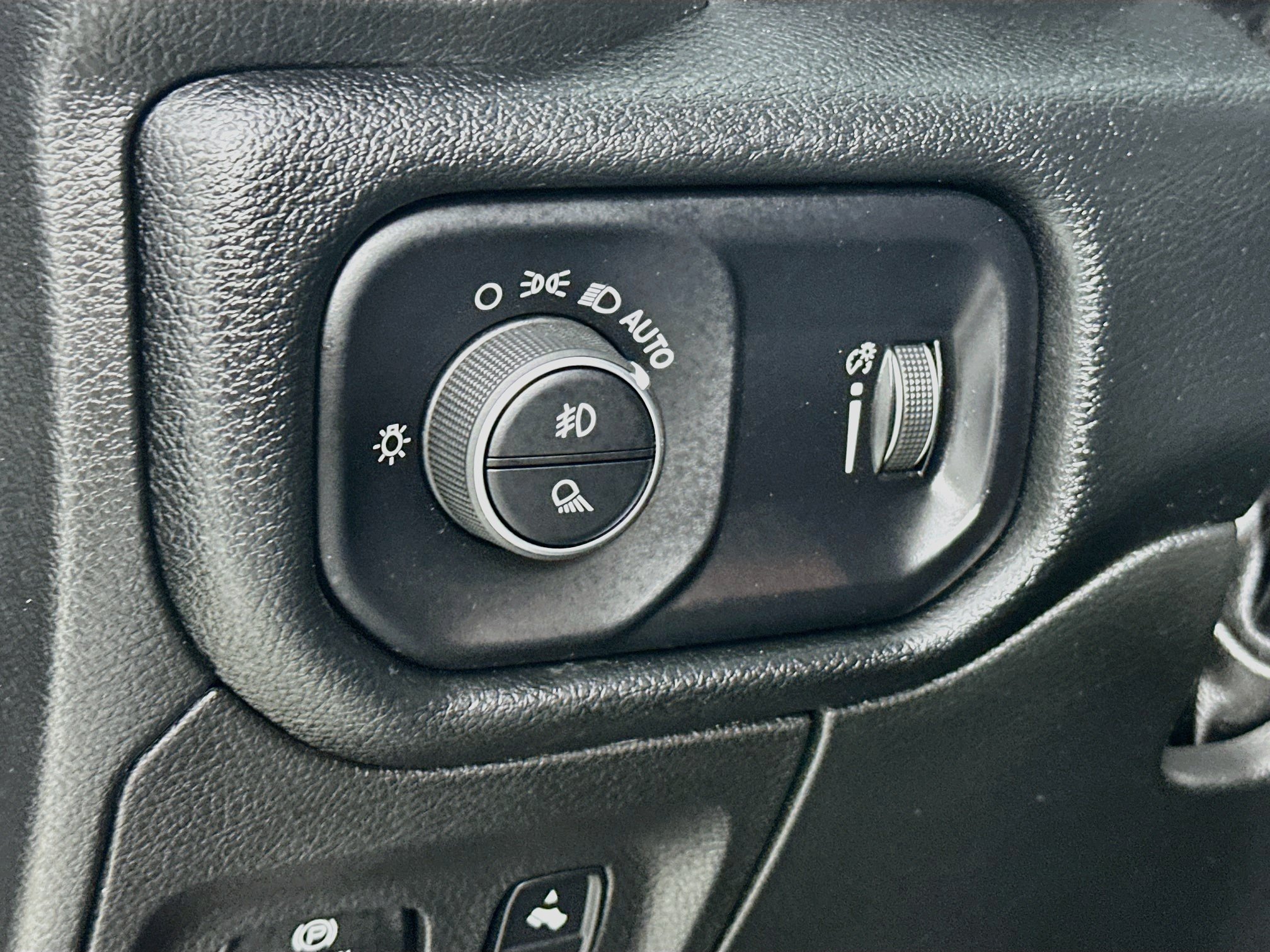 Used 2022 RAM 1500 Big Horn AWD/4WD image 10