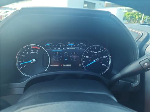 Certified 2019 Ford F450 Platinum w/ Platinum Ultimate Package AWD/4WD image 34