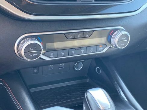 Used 2023 Nissan Altima 2.5 SR AWD/4WD image 12