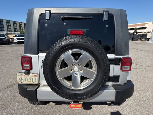 Used 2008 Jeep Wrangler Unlimited Sahara w/ Dual Top Group AWD/4WD image 6