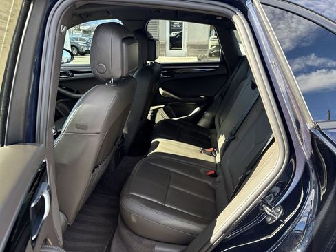 Used 2020 Porsche Macan image 30