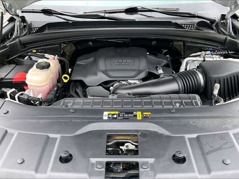 Used 2023 Jeep Grand Cherokee L Overland w/ Luxury Tech Group IV AWD/4WD image 9