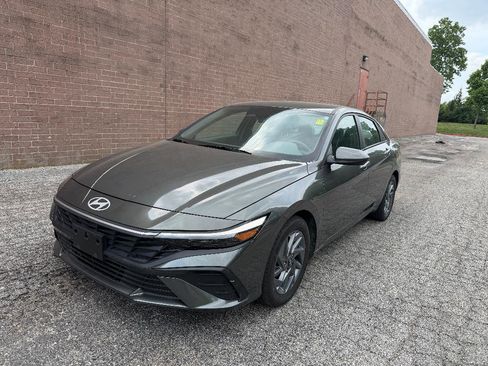 Used 2024 Hyundai Elantra SEL FWD image 1