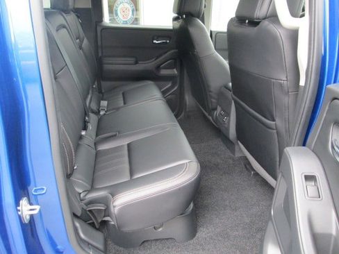 Used 2025 Nissan Frontier SL AWD/4WD image 12
