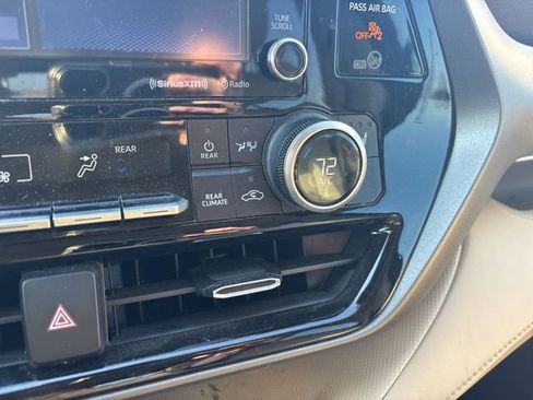 Used 2021 Toyota Highlander XLE image 28