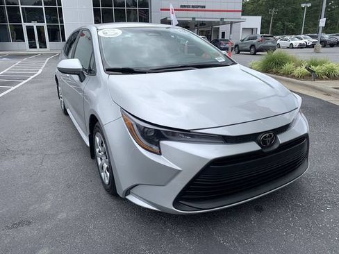 Used 2025 Toyota Corolla LE FWD image 2