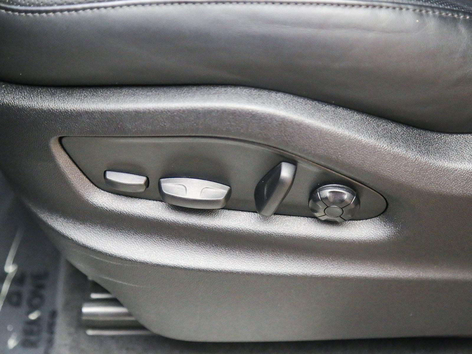 Certified 2026 Porsche Cayenne Coupe AWD/4WD image 25