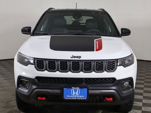 Used 2025 Jeep Compass Trailhawk AWD/4WD image 9