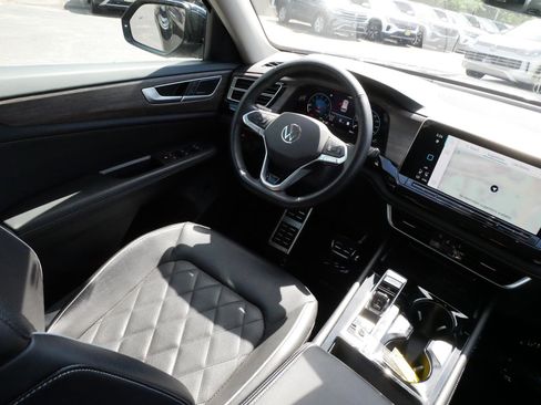 Used 2024 Volkswagen Atlas SEL Premium R-Line AWD/4WD image 9