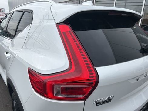 Certified 2025 Volvo XC40 B5 Plus image 10