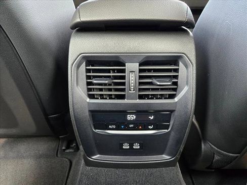 Used 2025 BMW 330i Sedan w/ M Sport Package image 17