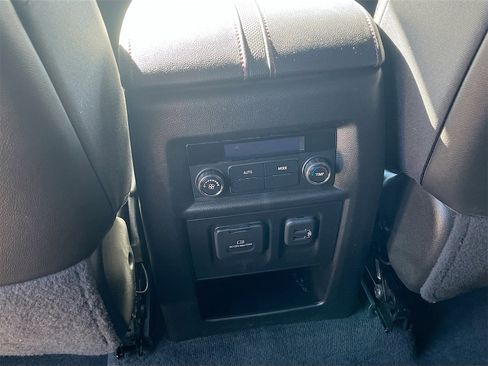 Used 2022 Chevrolet Traverse RS image 26