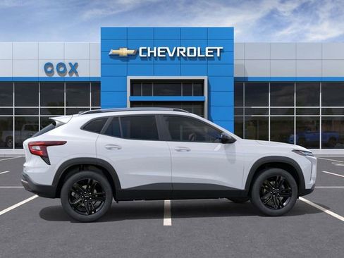 New 2026 Chevrolet Trax ACTIV w/ Sunroof Package FWD image 5