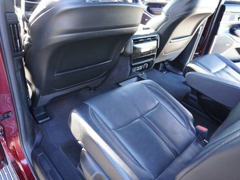 Used 2022 Jeep Wagoneer Series III w/ Premium Group I image 32