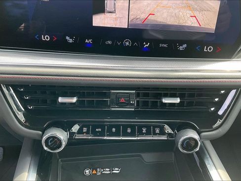 Used 2025 Chevrolet Suburban RST w/ Comfort Package image 15