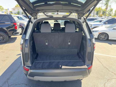 Used 2018 Land Rover Discovery HSE image 9