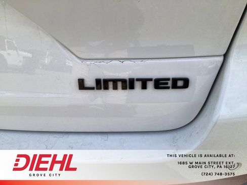 Used 2025 Jeep Grand Cherokee Limited w/ Black Appearance Package AWD/4WD image 12