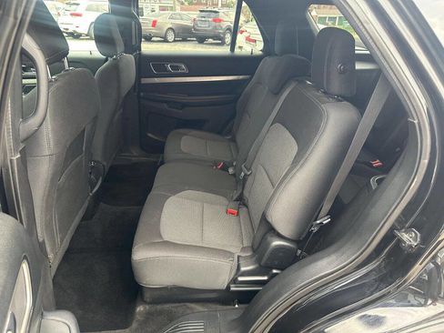 Used 2018 Ford Explorer XLT image 20