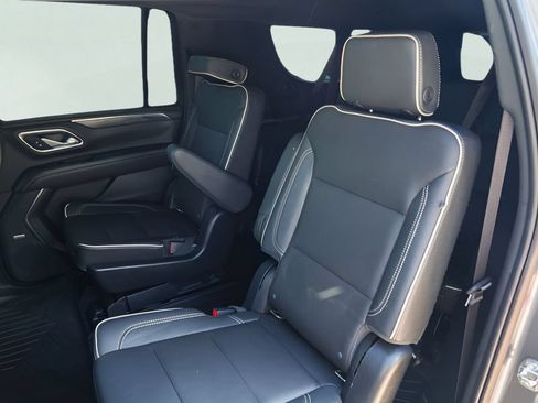 Used 2022 GMC Yukon XL SLT w/ SLT Premium Package RWD image 28