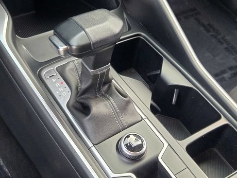 Used 2024 Kia Sorento LX FWD image 38