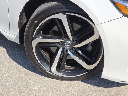 Used 2018 Honda Accord Sport image 9