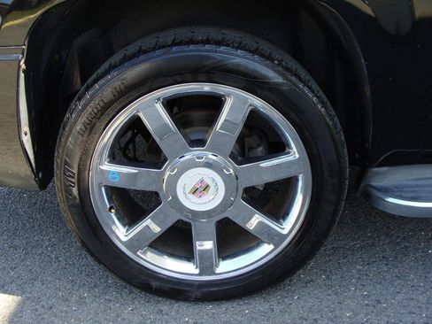 Used 2012 Cadillac Escalade ESV Luxury AWD/4WD image 37