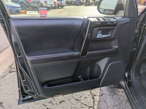 Used 2017 Toyota 4Runner SR5 image 12