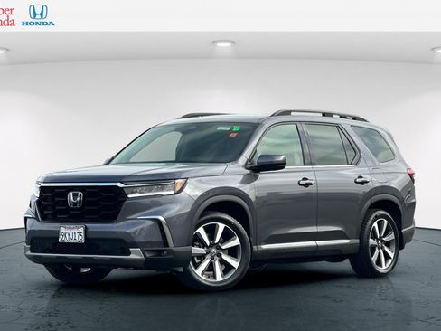 Certified 2024 Honda Pilot Touring image 1