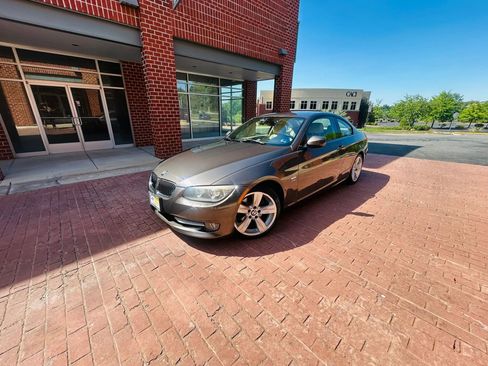 Used 2011 BMW 328i xDrive Coupe AWD/4WD image 3