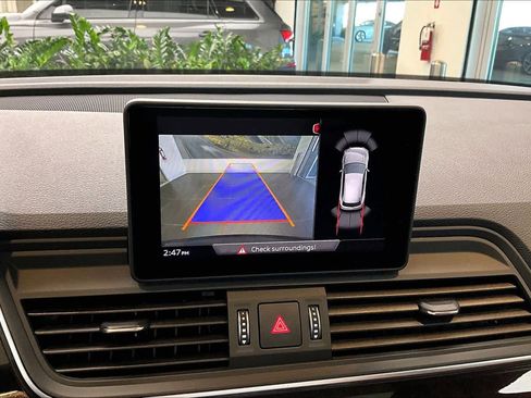 Used 2020 Audi Q5 Premium w/ Convenience Package image 29