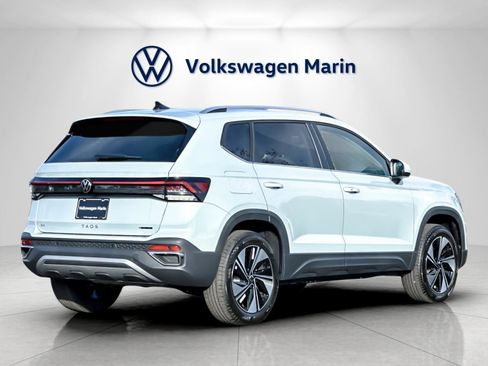 New 2026 Volkswagen Taos SE image 5