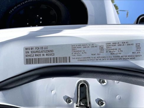 Certified 2026 RAM 2500 Big Horn AWD/4WD image 30