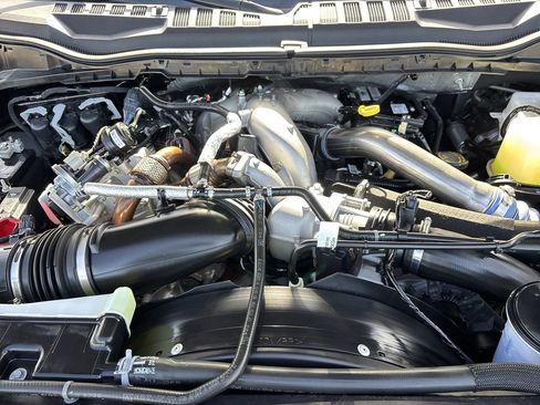 Used 2022 Ford F450 Platinum w/ FX4 Off-Road Package image 28