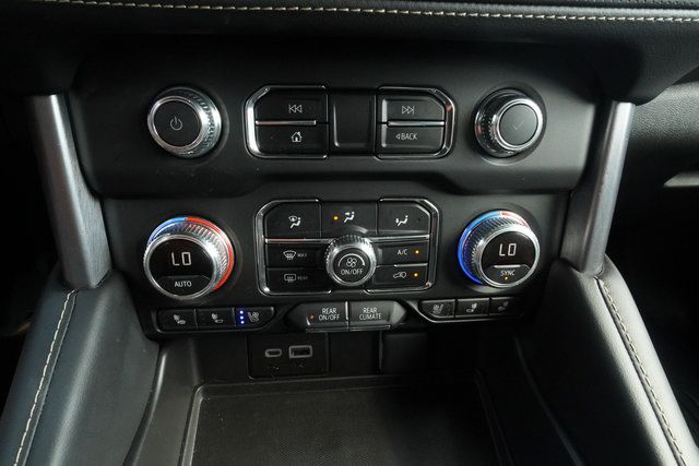 Used 2023 GMC Yukon SLT w/ SLT Premium Package AWD/4WD image 16