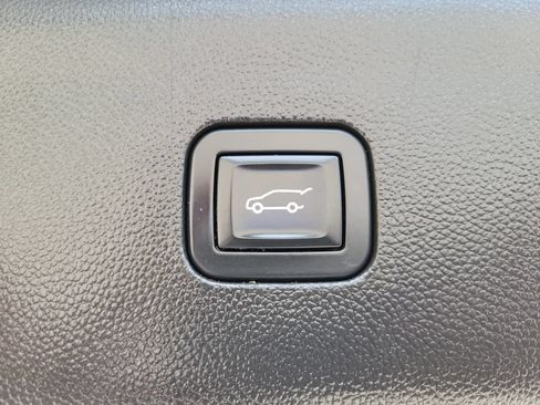 Used 2019 Buick Enclave Essence AWD/4WD image 8