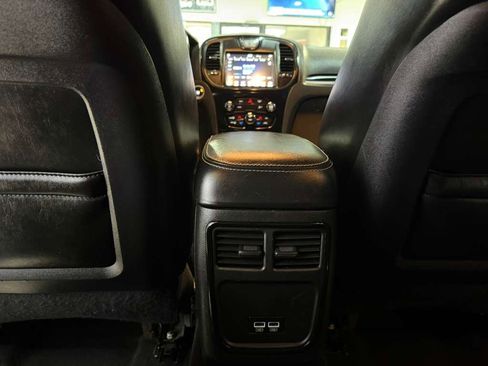 Used 2019 Chrysler 300 S image 45